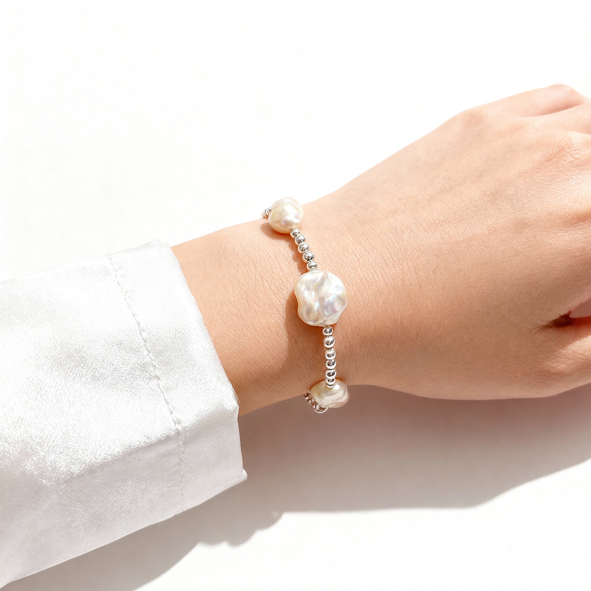 Whispers Bracelet - Baroque Pearl