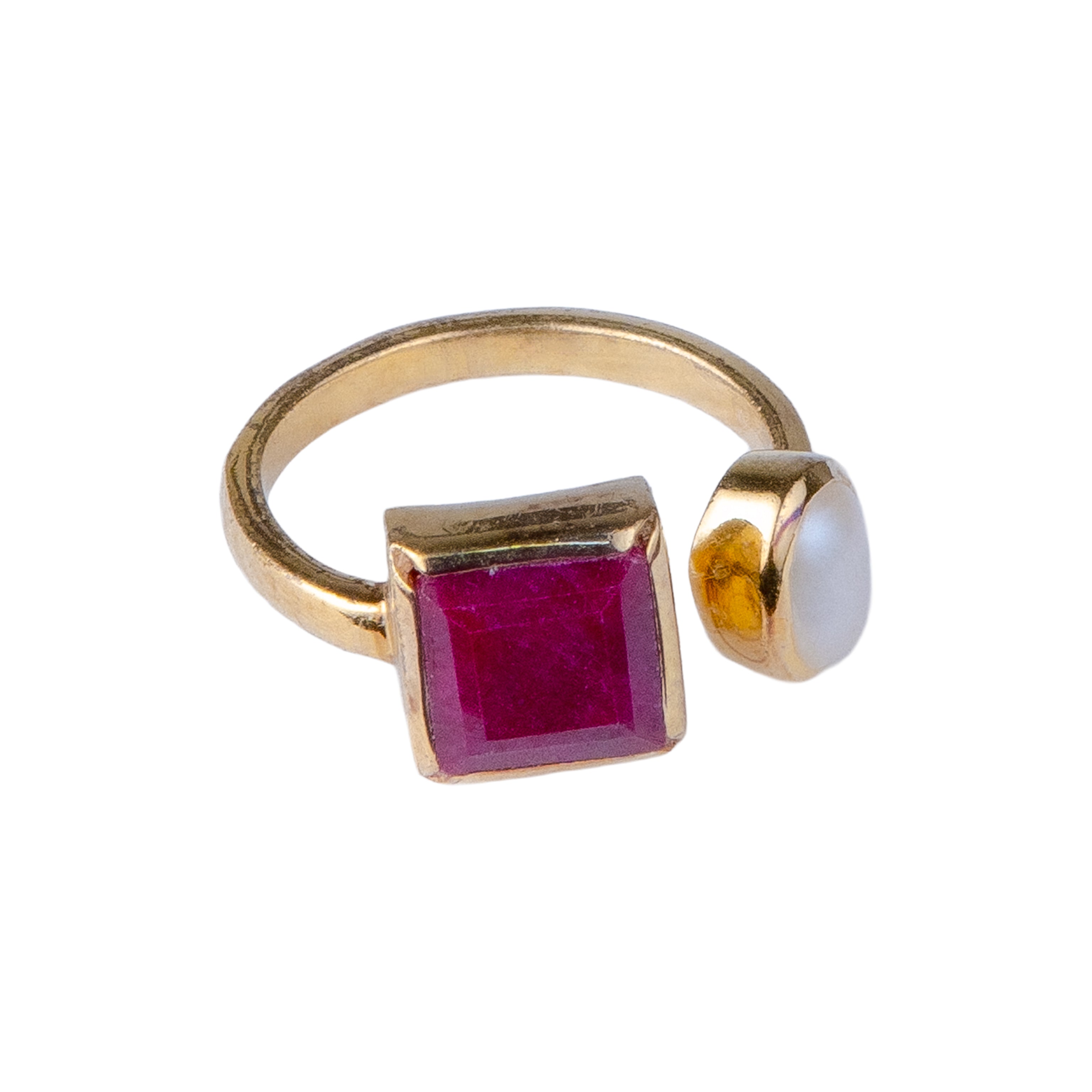 خاتم ملكي - همسات الأحجار