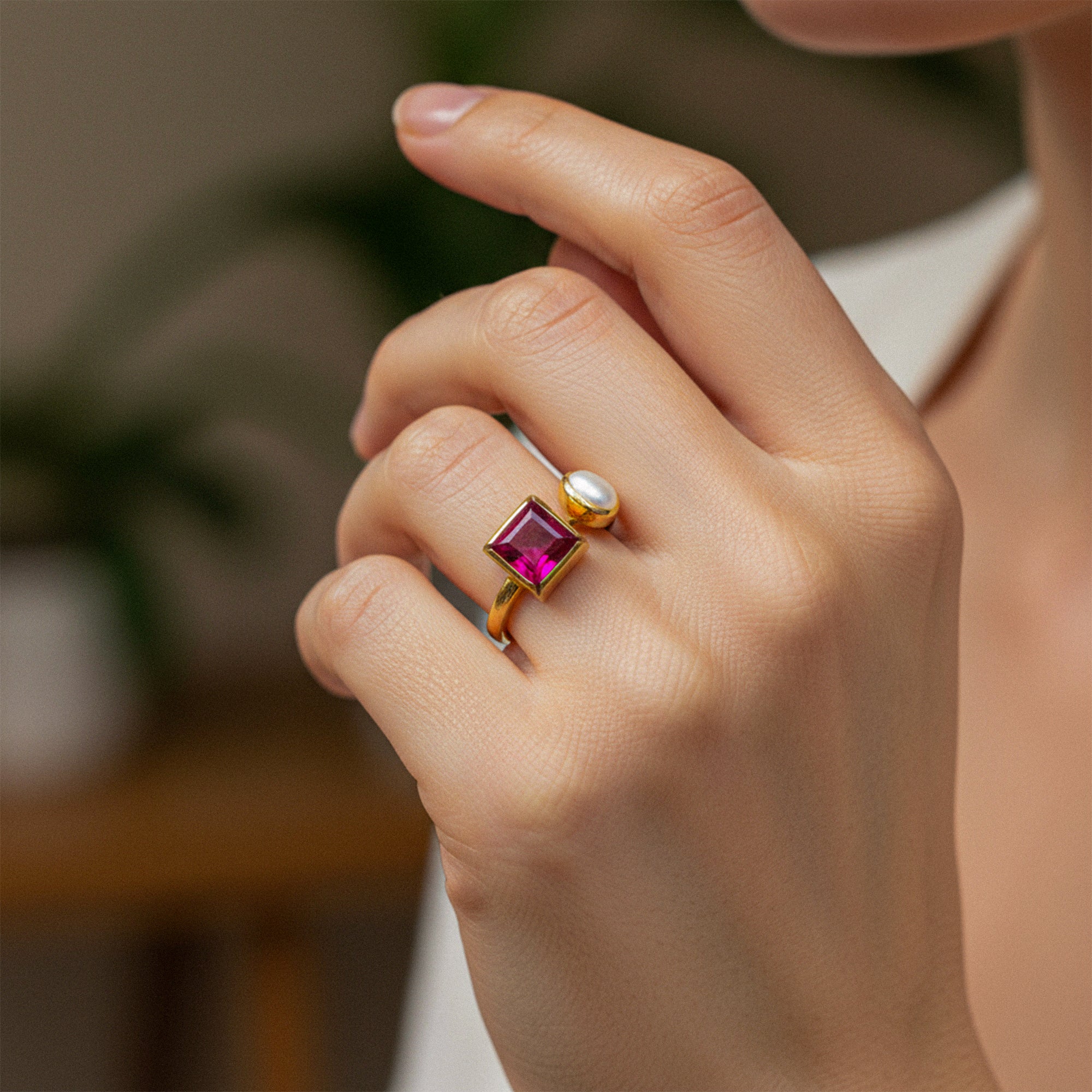 خاتم ملكي - همسات الأحجار